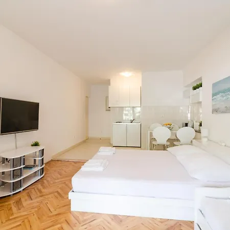 House Ariva בית הארחה 3*